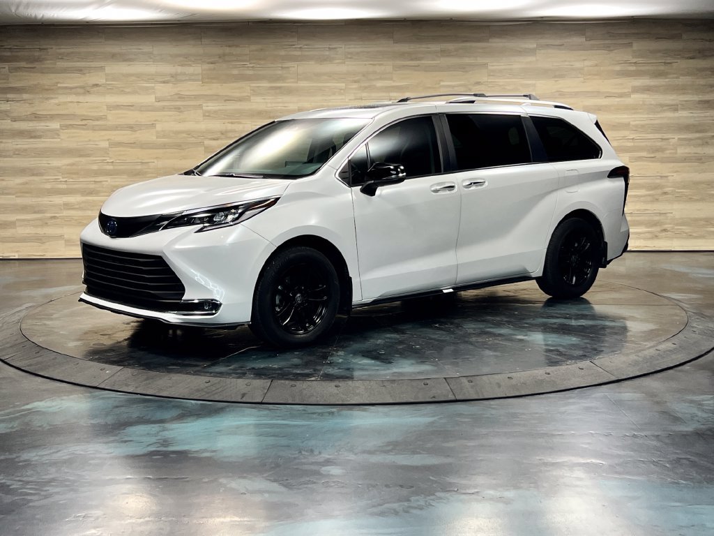 Used 2024 Toyota Sienna Limited AWD/4WD image 5