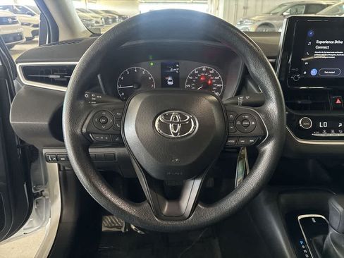 Used 2025 Toyota Corolla LE FWD image 14