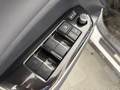 Used 2024 Toyota Crown Platinum image 27