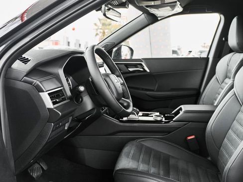 New 2026 Mitsubishi Outlander LE FWD image 15