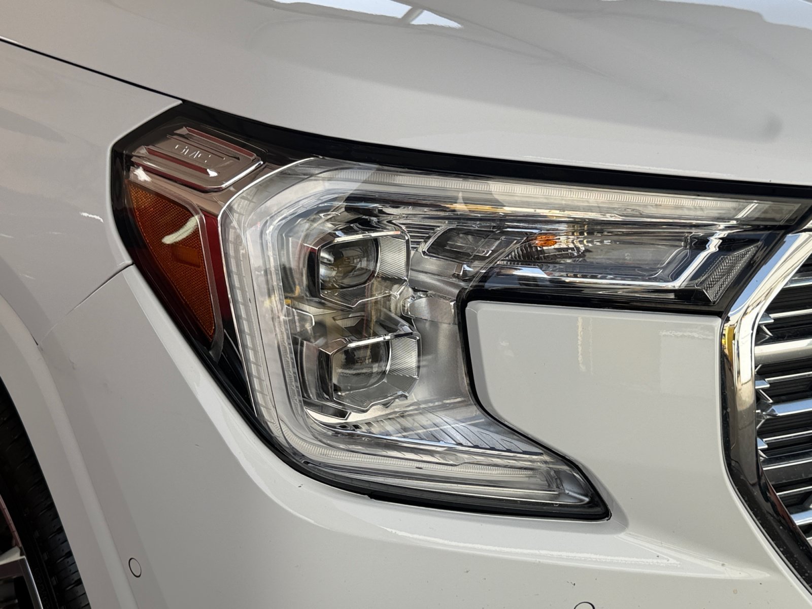 Used 2024 GMC Terrain Denali w/ Denali Premium Package AWD/4WD image 30
