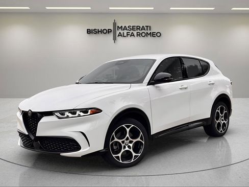 Used 2025 Alfa Romeo Tonale w/ Premium Package AWD/4WD image 3