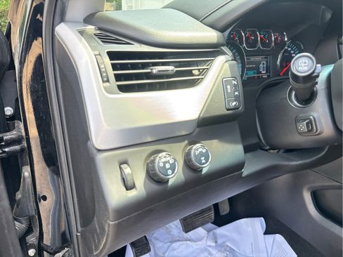 Used 2017 GMC Yukon SLT w/ Premium Edition AWD/4WD image 24