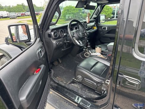 Used 2022 Jeep Wrangler Unlimited Sahara AWD/4WD image 5