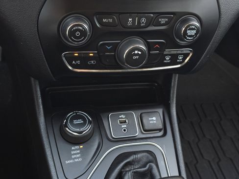 Used 2019 Jeep Cherokee Latitude Plus image 20