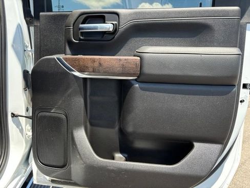 Used 2022 GMC Sierra 3500 Denali AWD/4WD image 9