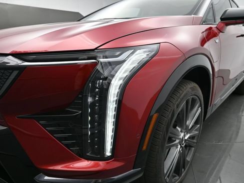New 2027 Cadillac Optiq Premium Sport w/ LPO, Floor Liner Package AWD/4WD image 35