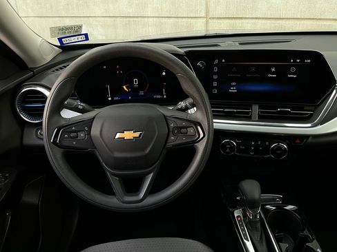 Used 2025 Chevrolet Trax LT image 13