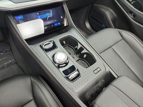 Used 2025 Jeep Wagoneer S Launch Edition AWD/4WD image 13
