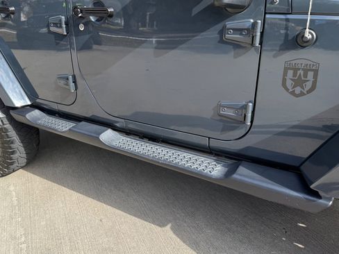 Used 2017 Jeep Wrangler Unlimited Sahara image 16