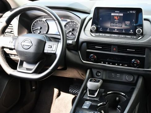 Used 2025 Nissan Rogue SV AWD/4WD image 2