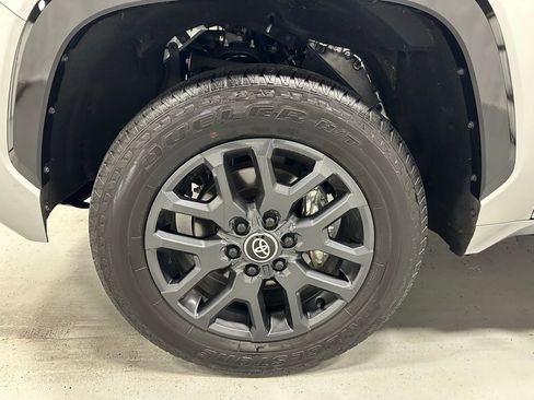 Used 2025 Toyota Tundra Platinum AWD/4WD image 68