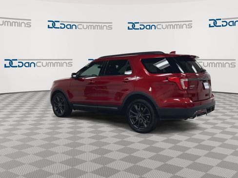 Used 2017 Ford Explorer XLT w/ Equipment Group 202A AWD/4WD image 6