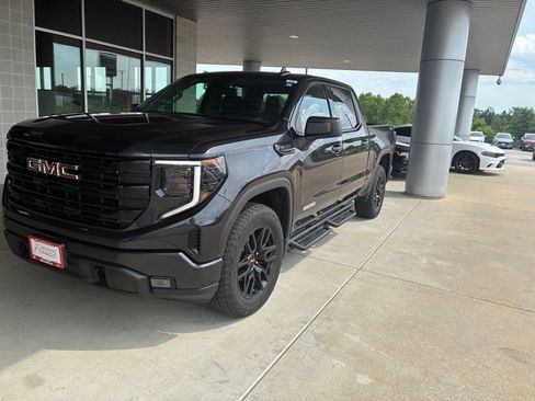 Used 2022 GMC Sierra 1500 Elevation AWD/4WD image 2