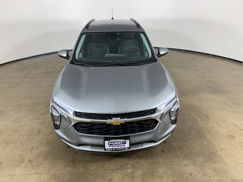 Used 2025 Chevrolet Trax LT image 4