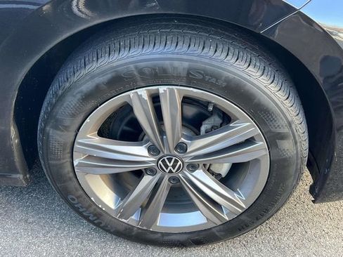 Certified 2023 Volkswagen Jetta SE w/ Panoramic Sunroof Package FWD image 9