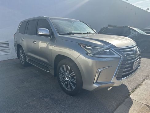 Used 2016 Lexus LX 570 4WD image 3