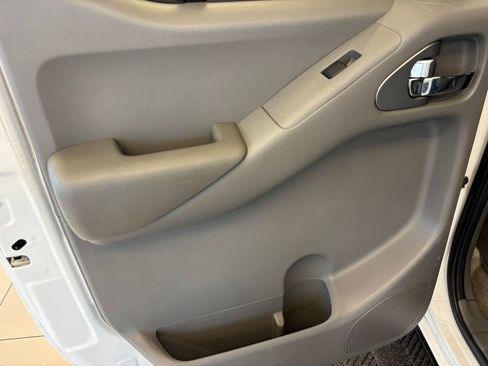 Used 2013 Nissan Frontier SV AWD/4WD image 20