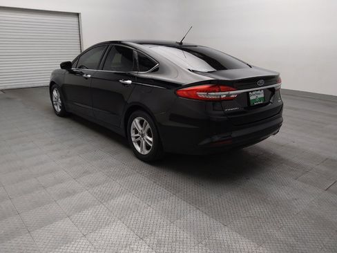 Used 2018 Ford Fusion SE w/ Fusion SE Technology Package FWD image 5