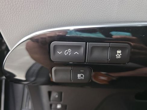 Used 2017 Toyota Prius Prime Premium FWD image 28