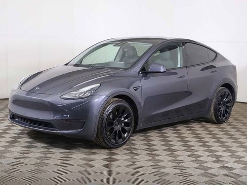 Used 2023 Tesla Model Y Long Range image 9