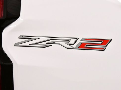 Used 2024 Chevrolet Colorado ZR2 w/ ZR2 Convenience Package III AWD/4WD image 10