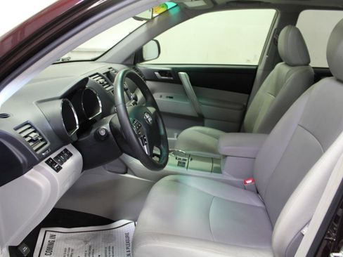 Used 2013 Toyota Highlander SE image 17