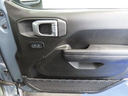 Used 2024 Jeep Wrangler Unlimited image 34