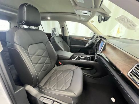 New 2026 Volkswagen Atlas SE image 12