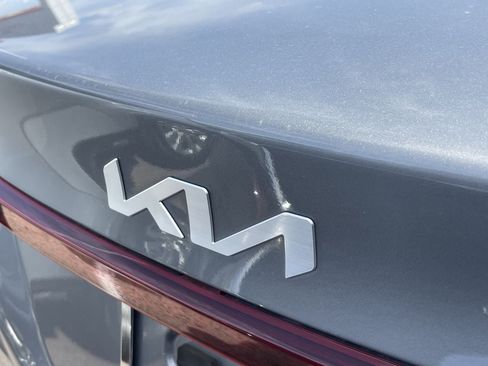 Used 2023 Kia Forte LXS w/ LXS Technology Package FWD image 4