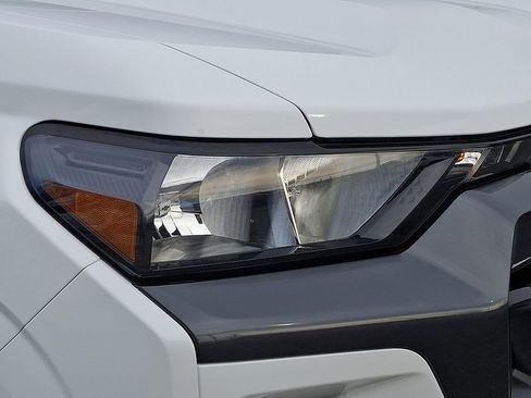 Used 2024 Chevrolet Colorado LT image 9