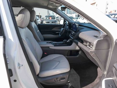 Certified 2024 Toyota Grand Highlander FWD image 18