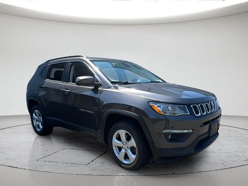 Used 2018 Jeep Compass Latitude AWD/4WD image 1