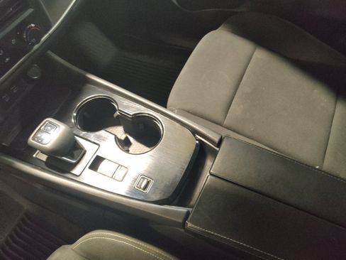 Used 2024 Nissan Rogue S FWD image 26
