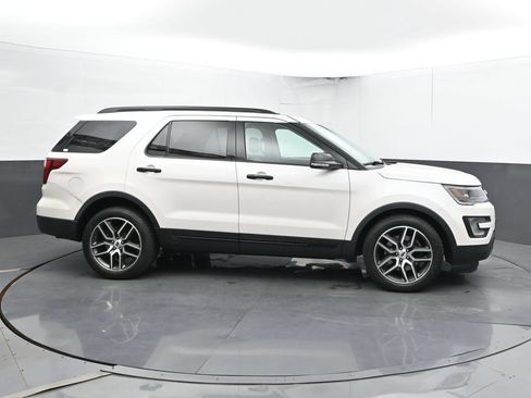 Used 2017 Ford Explorer Sport w/ Equipment Group 401A AWD/4WD image 4