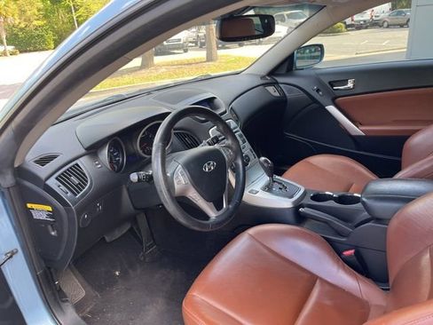 Used 2010 Hyundai Genesis 3.8 image 12