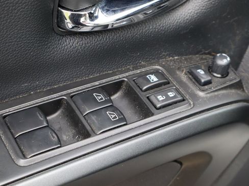 Used 2024 Nissan Titan PRO-4X w/ Pro-4x Convenience Package image 22