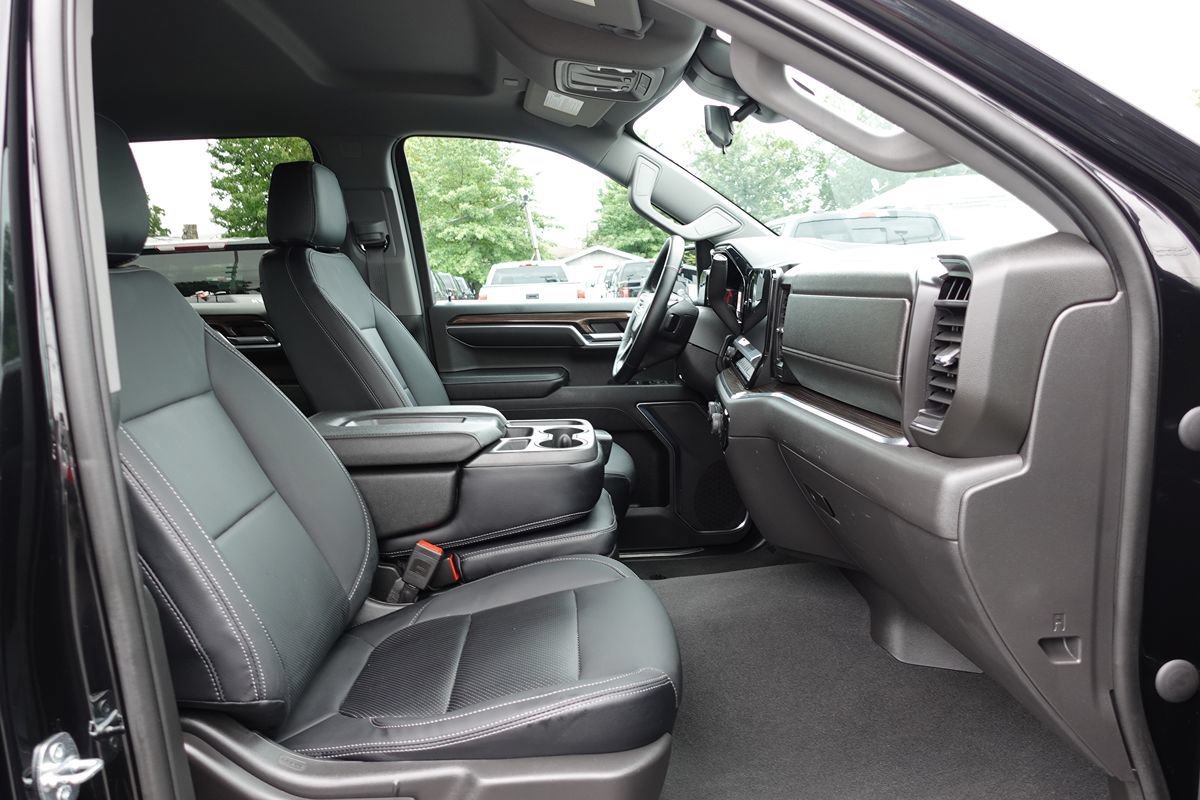 Used 2023 Chevrolet Silverado 1500 LT AWD/4WD image 32