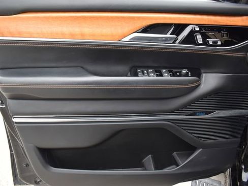 Used 2022 Jeep Grand Wagoneer Series III image 11