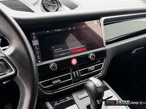 Used 2024 Porsche Macan AWD/4WD image 20
