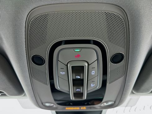 Used 2022 Audi e-tron Premium Plus w/ Premium Plus Package AWD/4WD image 18