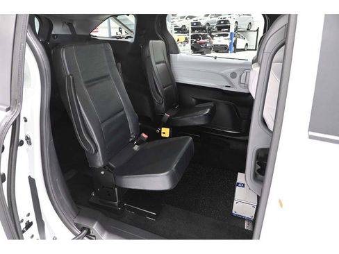New 2026 Toyota Sienna LE FWD image 17