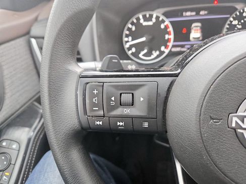 Used 2023 Nissan Rogue SV image 17