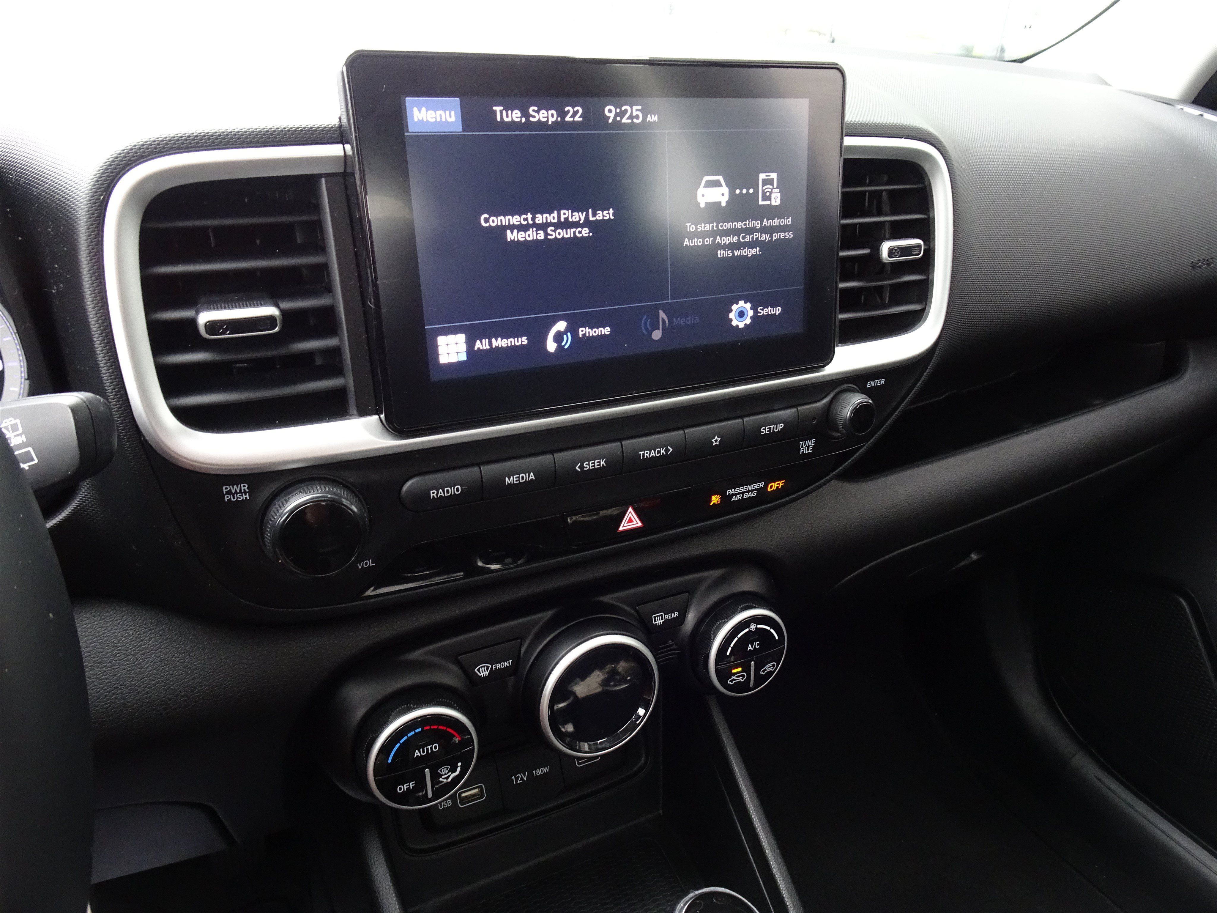 Used 2022 Hyundai Venue SEL FWD image 17
