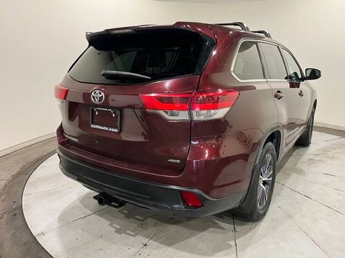 Used 2018 Toyota Highlander LE AWD/4WD image 8