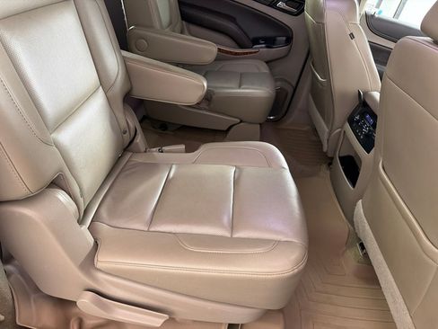 Used 2018 Chevrolet Suburban Premier AWD/4WD image 23