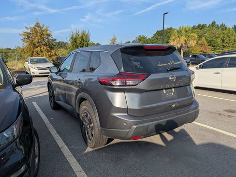 Certified 2024 Nissan Rogue SV FWD image 4