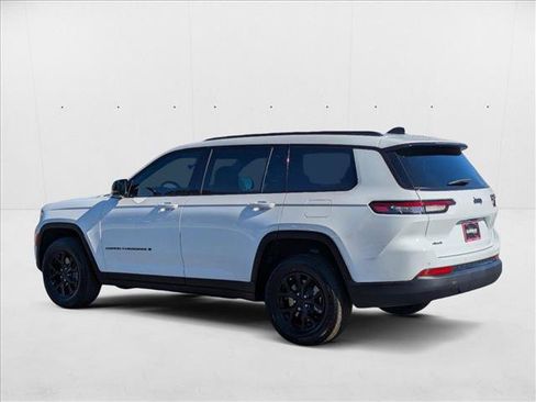 New 2025 Jeep Grand Cherokee L Altitude image 9