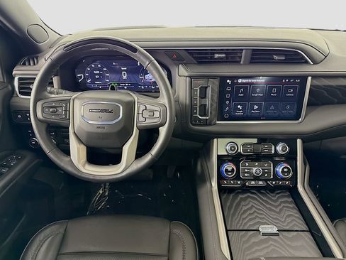 Used 2024 GMC Yukon Denali w/ Advanced Technology Package image 23