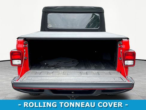 Used 2023 Jeep Gladiator Overland w/ Cold Weather Group AWD/4WD image 7